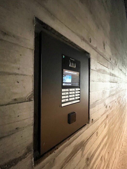 物件外観写真5　(エントランス部分)