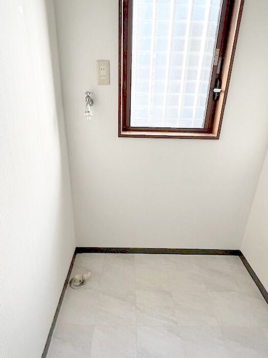 物件内観写真17　(洗濯機置場)