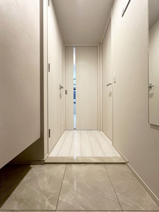 物件内観写真7　(玄関)