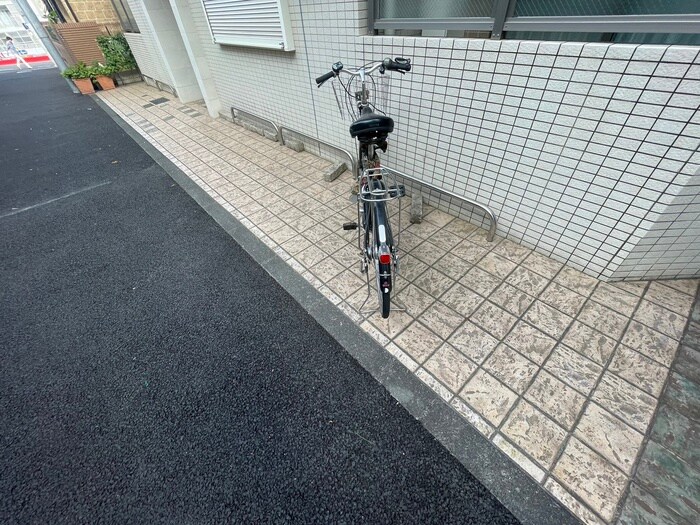 物件外観写真6　(駐輪場)