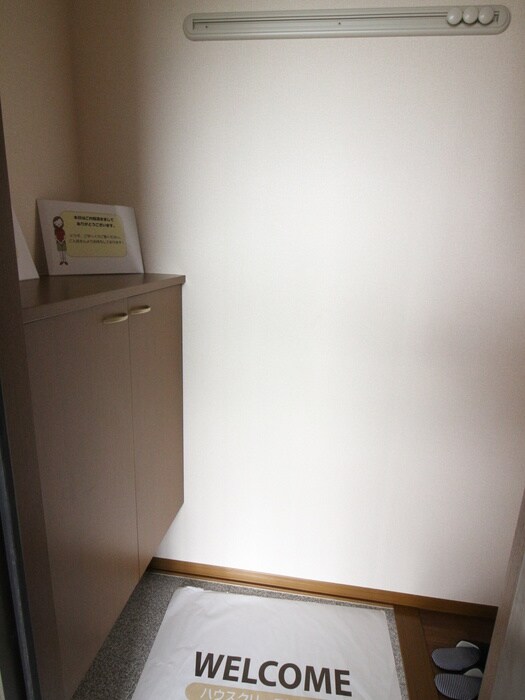 物件内観写真8　(玄関)