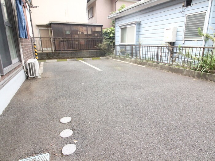 物件外観写真5　(駐車場)
