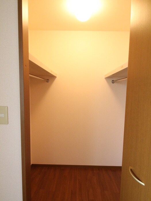 物件内観写真16　(収納)