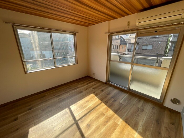 物件内観写真11　(室内からの展望)