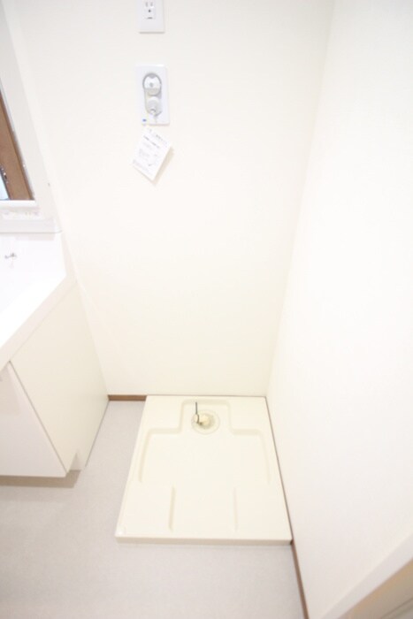 物件内観写真15　(洗濯機置場)