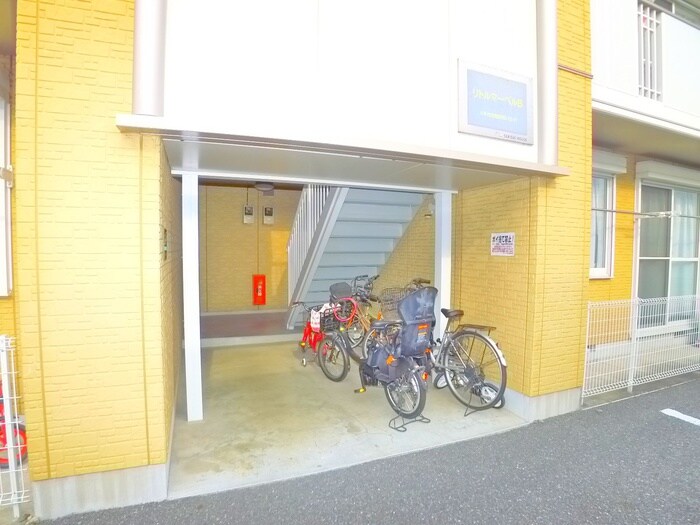 物件外観写真4　(エントランス部分)