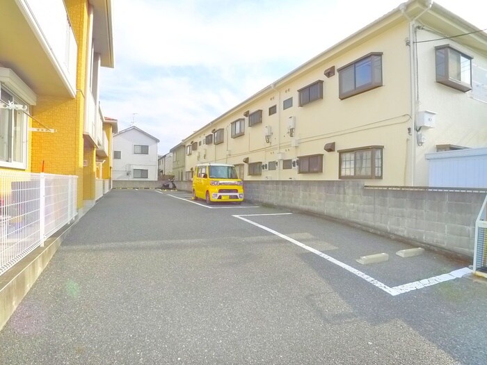 物件外観写真5　(駐車場)