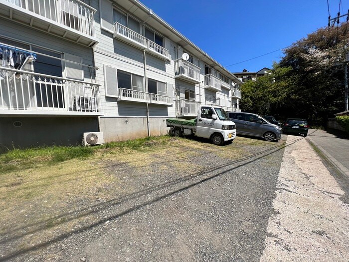 物件外観写真4　(駐車場)