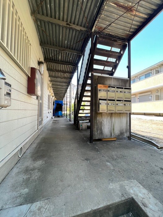 物件外観写真5　(エントランス部分)