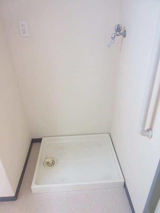 物件内観写真18　(洗濯機置場)