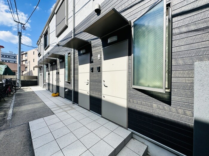 物件外観写真3　(エントランス部分)