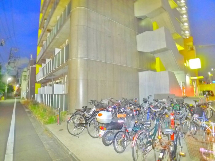 物件外観写真4　(駐輪場)