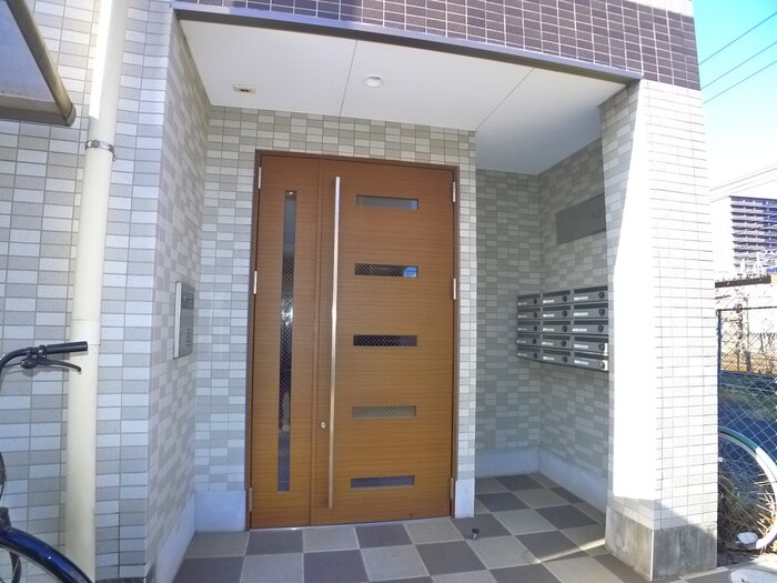 物件外観写真4　(エントランス部分)