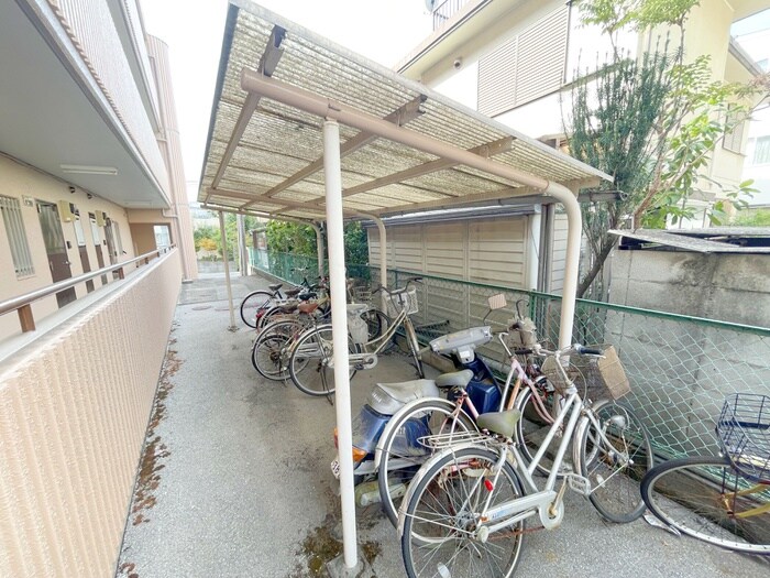 物件外観写真5　(駐輪場)