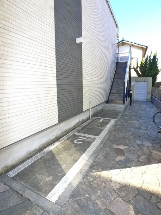 物件外観写真4　(駐輪場)