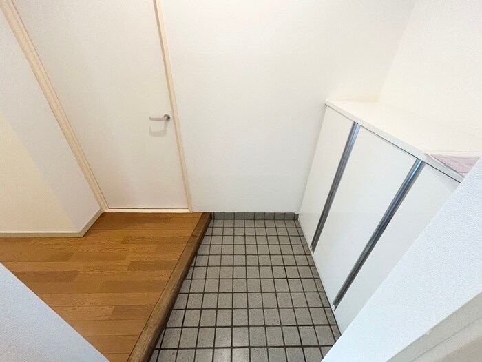 物件内観写真9　(玄関)
