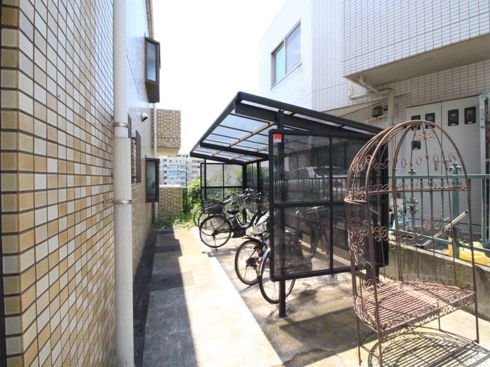 物件外観写真3　(駐輪場)