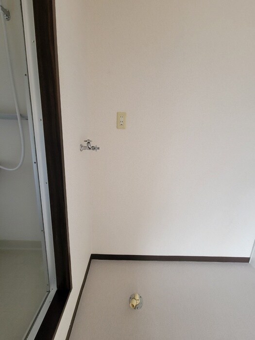 物件内観写真12　(洗濯機置場)