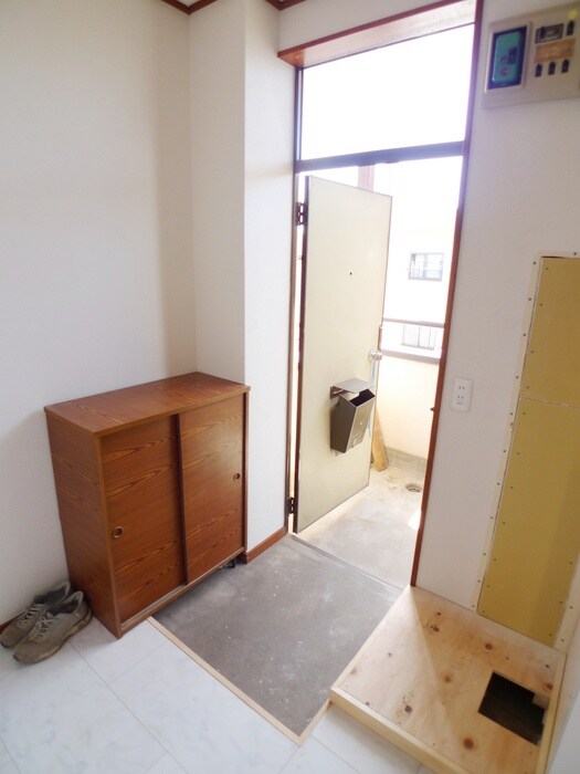 物件内観写真13　(玄関)