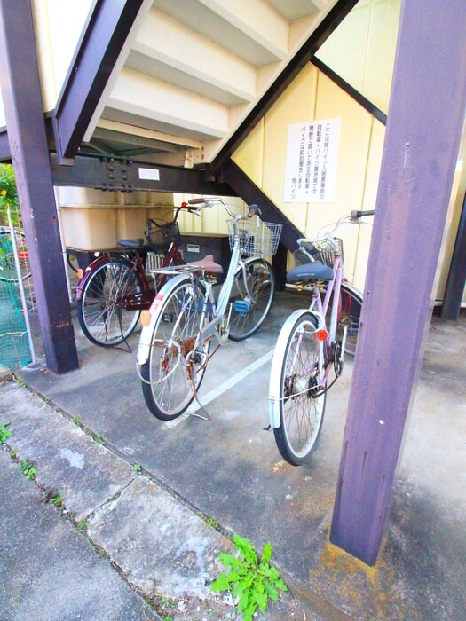 旭ハイツの駐輪場