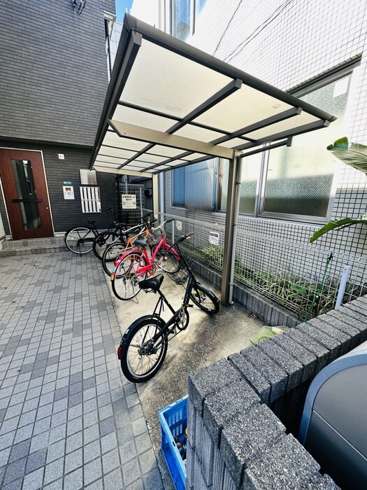 物件外観写真3　(駐輪場)