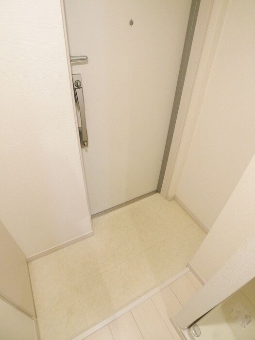 物件内観写真16　(玄関)