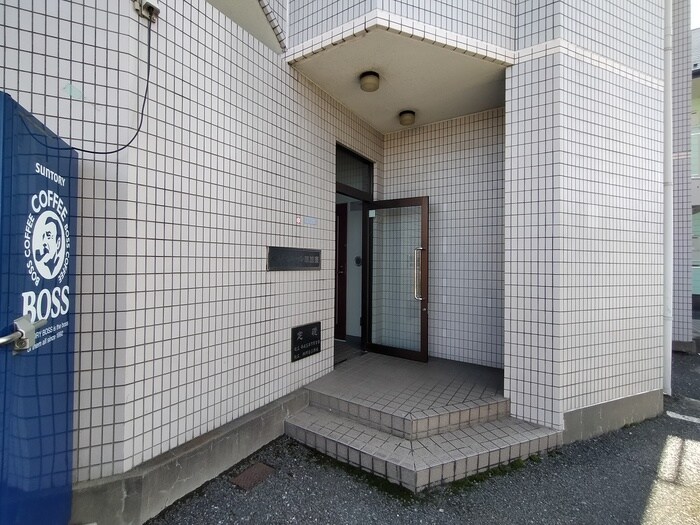 物件外観写真4　(エントランス部分)