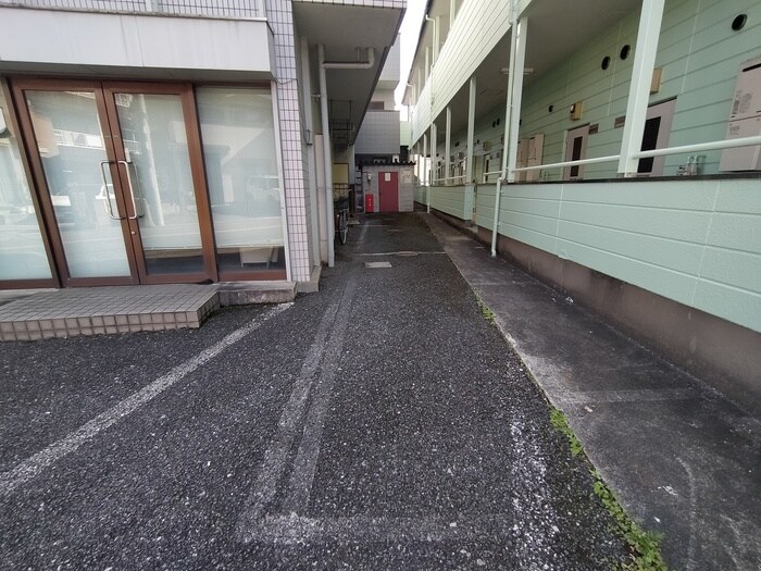 物件外観写真5　(駐車場)