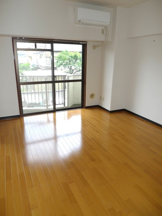 物件内観写真7　(室内からの展望)