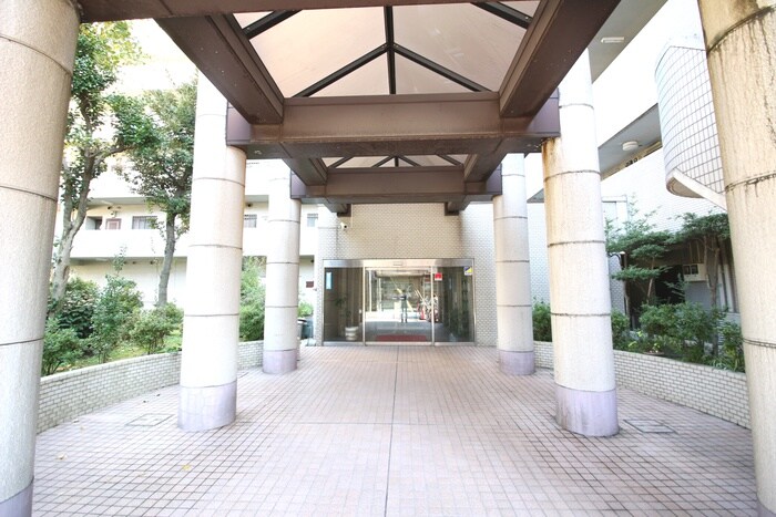 物件外観写真3　(エントランス部分)