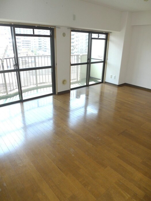 物件内観写真11　(室内からの展望)