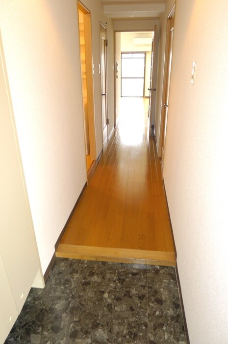 物件内観写真13　(廊下)