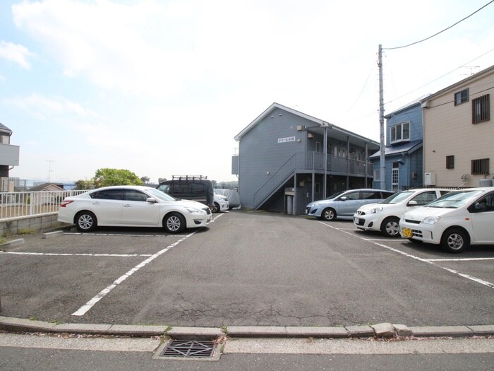 物件外観写真5　(駐車場)