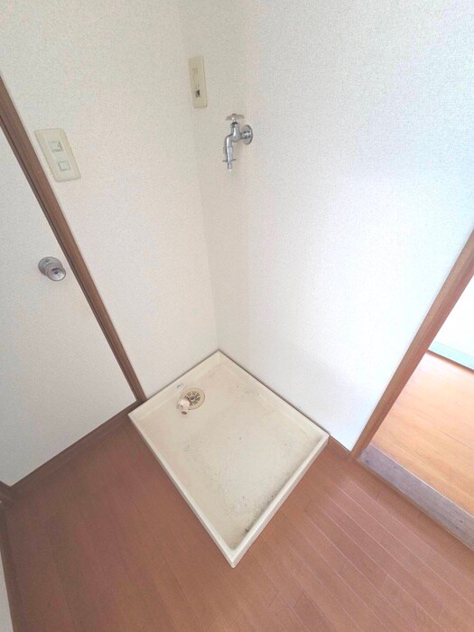 物件内観写真14　(洗濯機置場)