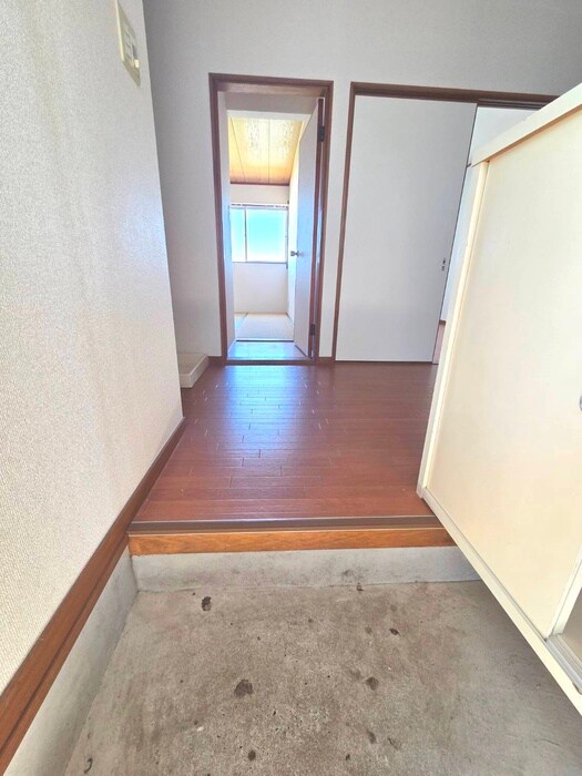 物件内観写真17　(玄関)