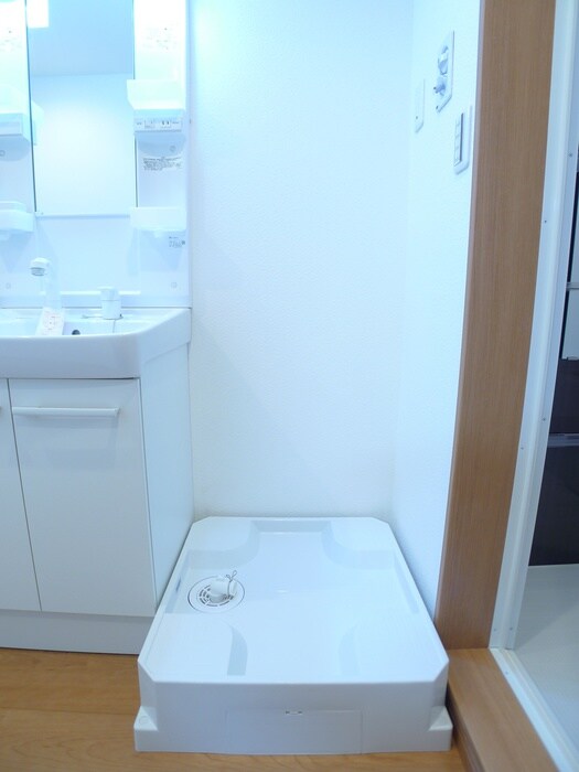 物件内観写真18　(洗濯機置場)