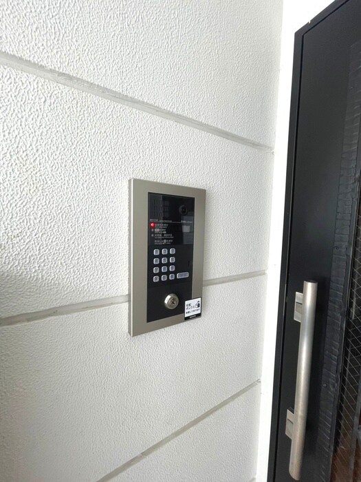 物件外観写真5　(エントランス部分)