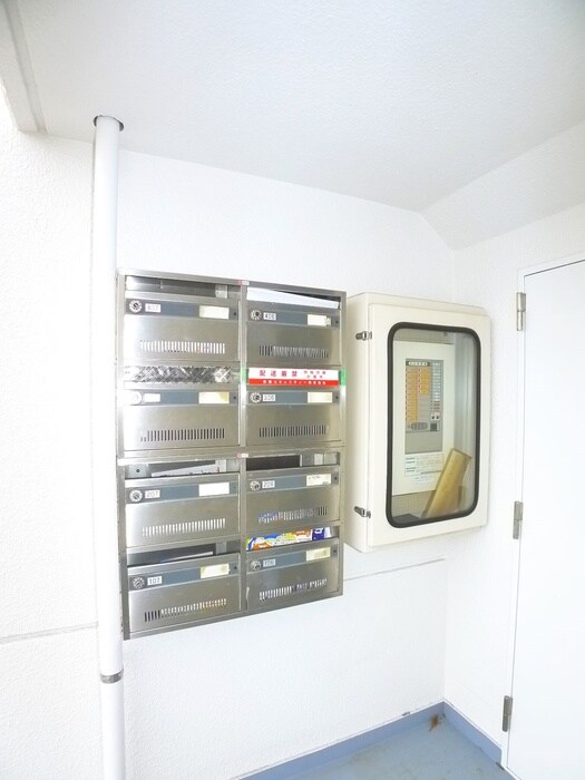 物件外観写真5　(エントランス部分)