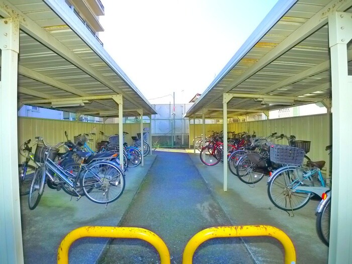 物件外観写真6　(駐輪場)