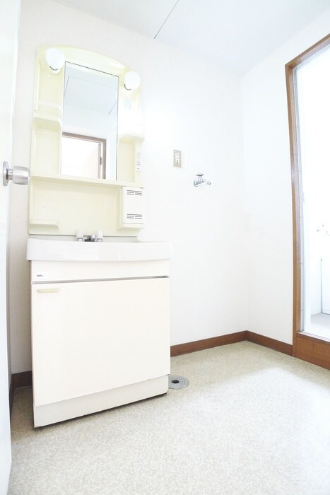 物件内観写真14　(洗濯機置場)