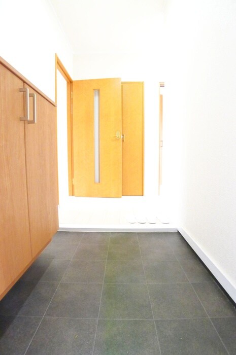 物件内観写真16　(玄関)