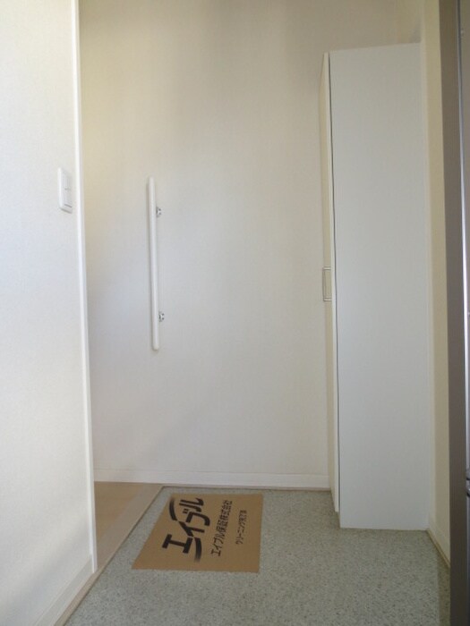 物件内観写真7　(玄関)