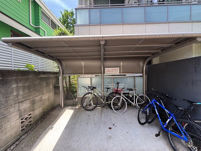 物件外観写真5　(駐輪場)