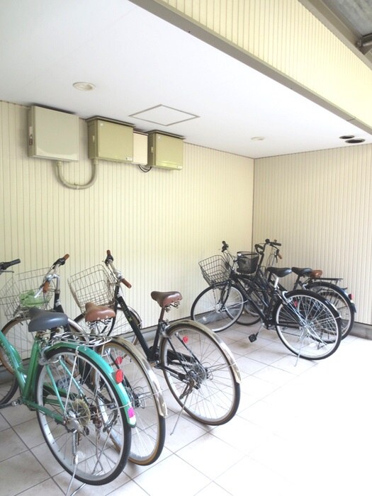 物件外観写真3　(駐輪場)