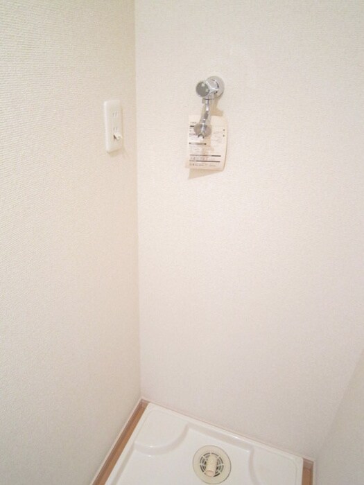 物件内観写真8　(洗濯機置場)