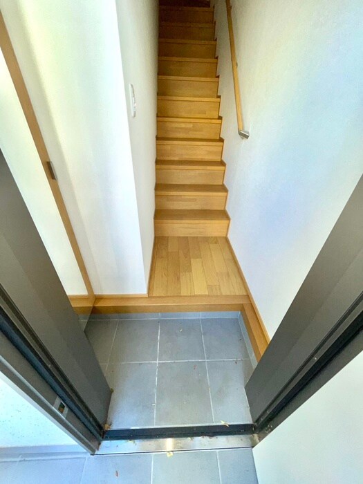 物件内観写真16　(玄関)