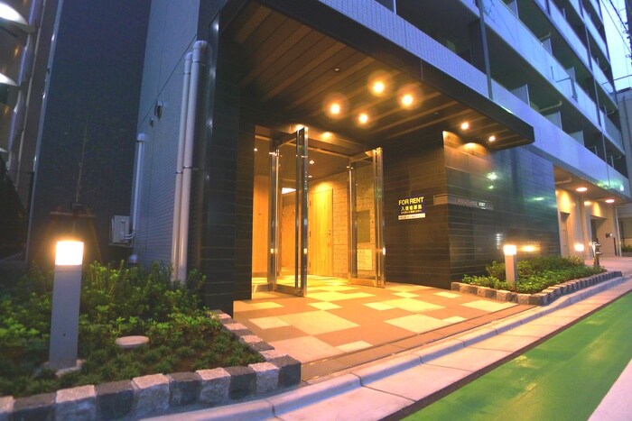 物件外観写真2　(エントランス部分)