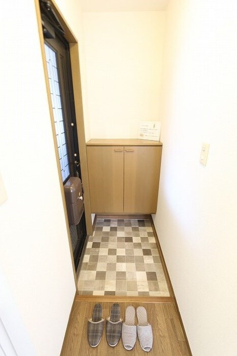 物件内観写真5　(玄関)