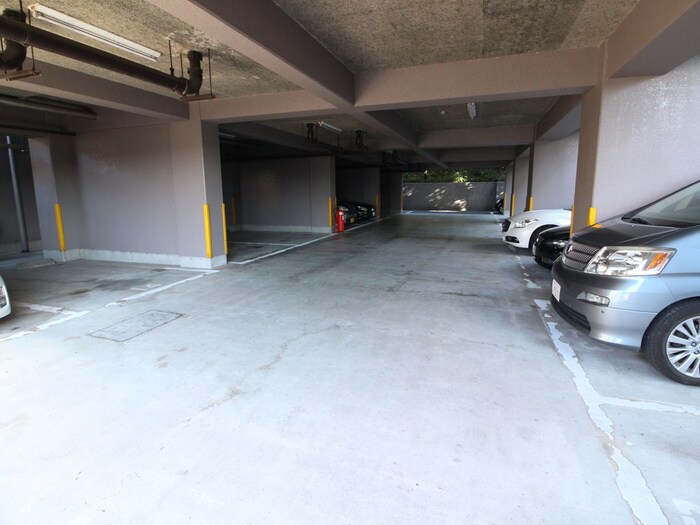 物件外観写真3　(駐車場)