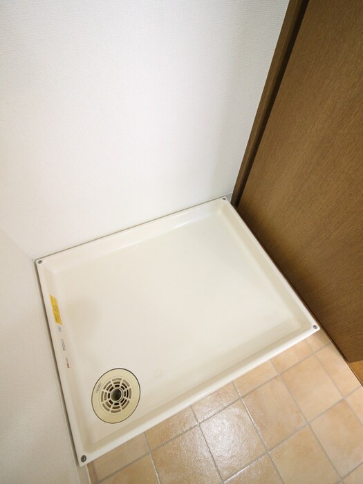 物件内観写真12　(洗濯機置場)